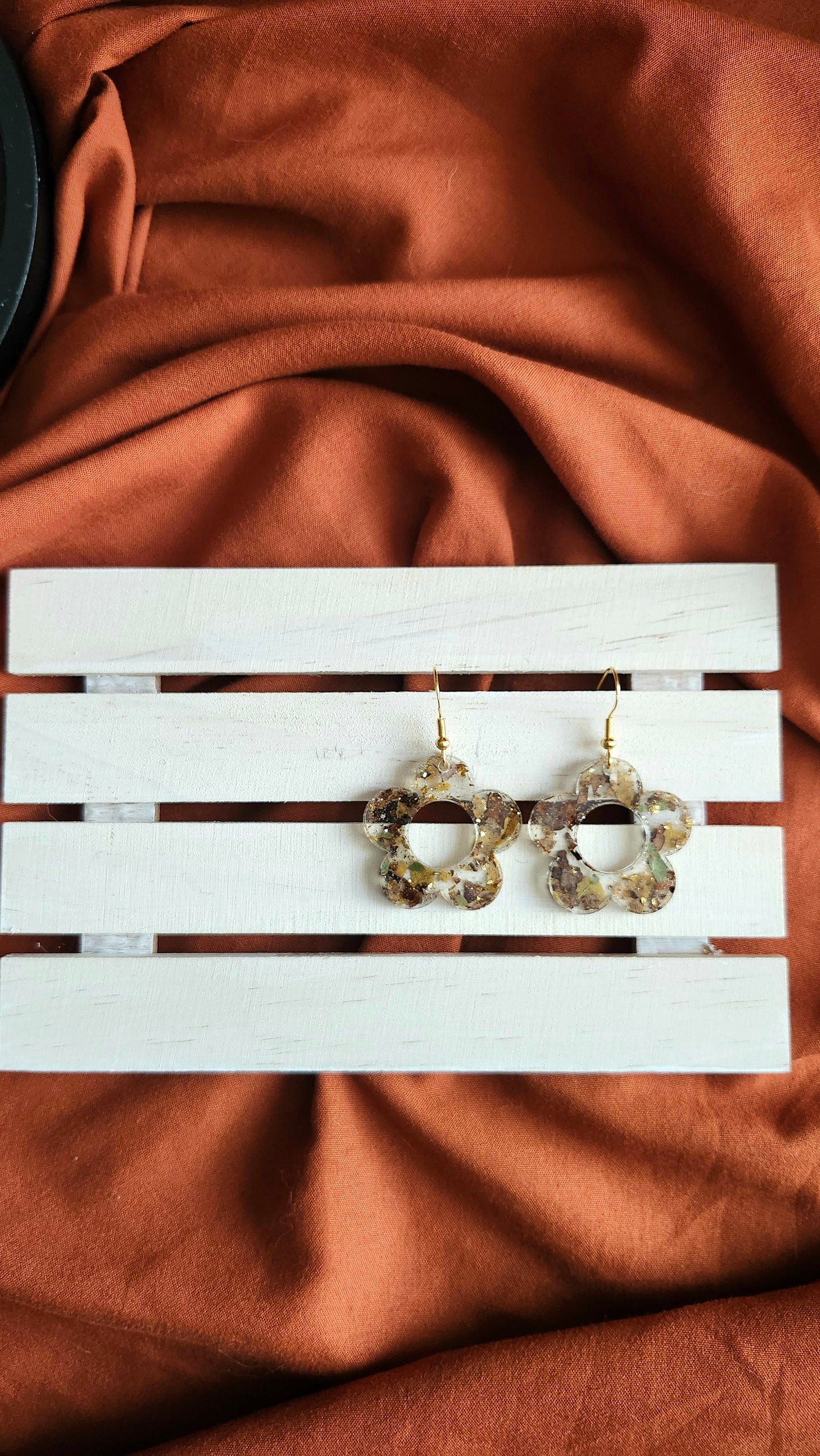 Backyard Leaves Medium Flowers