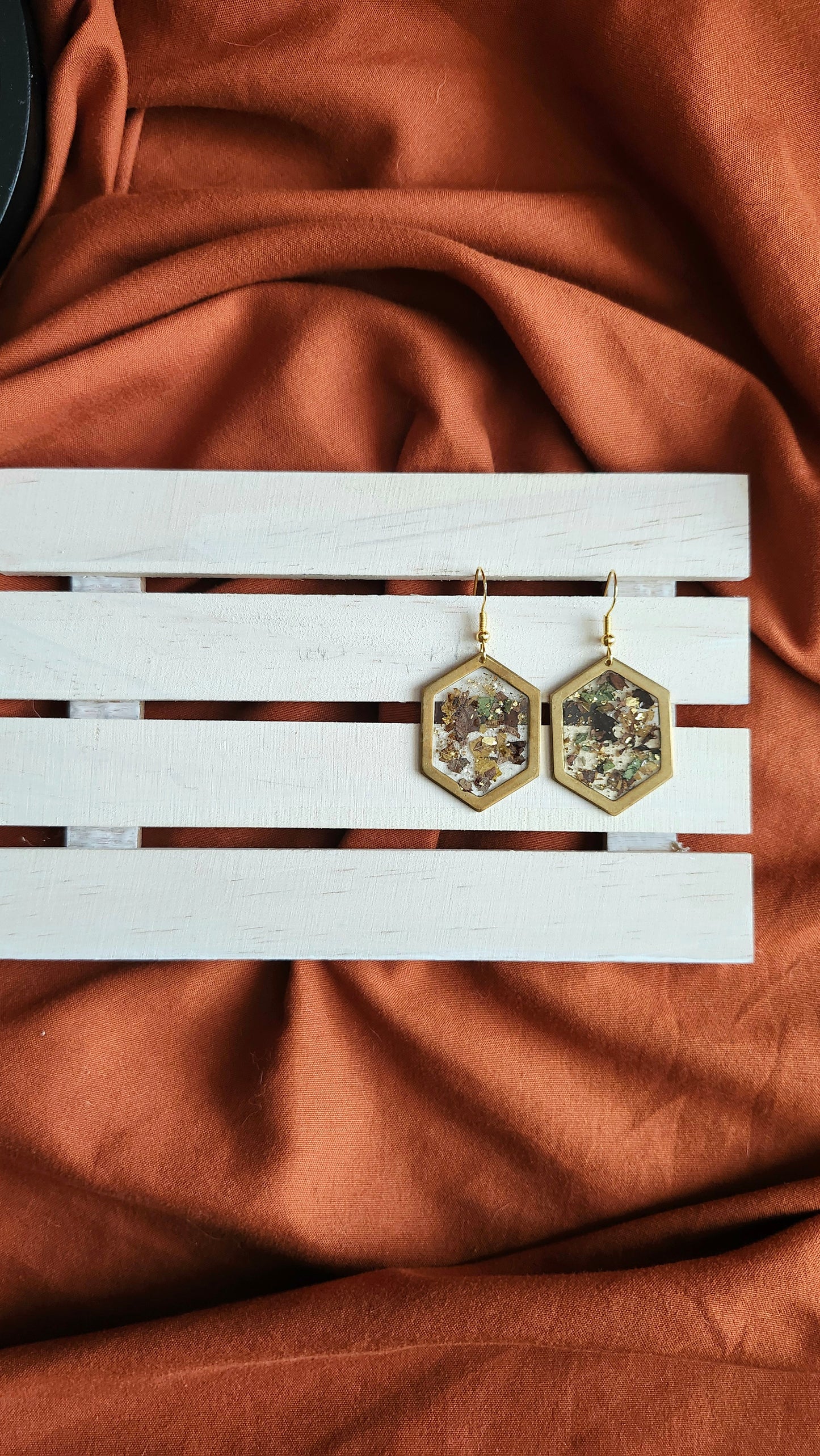 Backyard Leaves Medium Hex